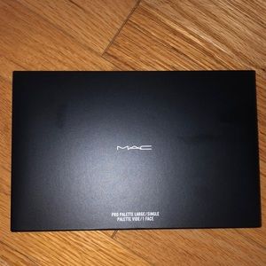 M.A.C pro pallet case + pro 15 pallette eye shadow case